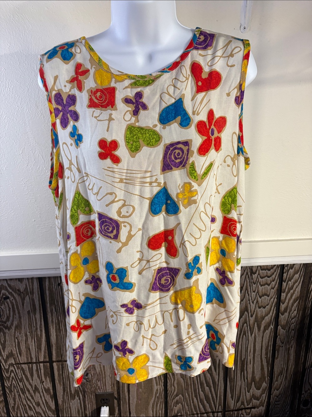 Cache Cream Tank Top with Multicolor Heart & Floral Print